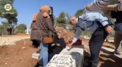 فيديو: سيدة مقدسية تعانق قبر ابنها كي لا يتم جرفه